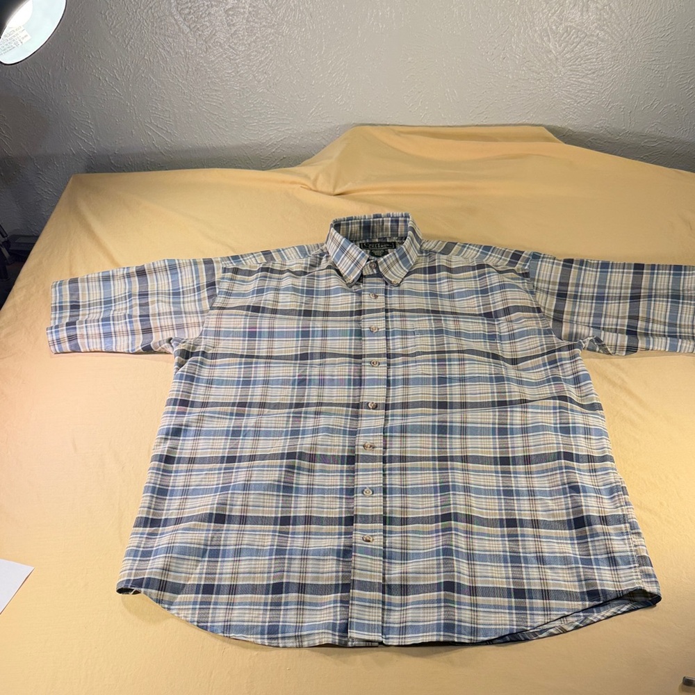 Croft & Barrow men’s short sleeve, button-down shirt, plaid, blue, and beige LT